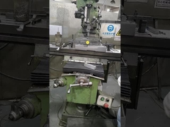 ماشین آسیاب قالب های پلاستیکی را پردازش می کند